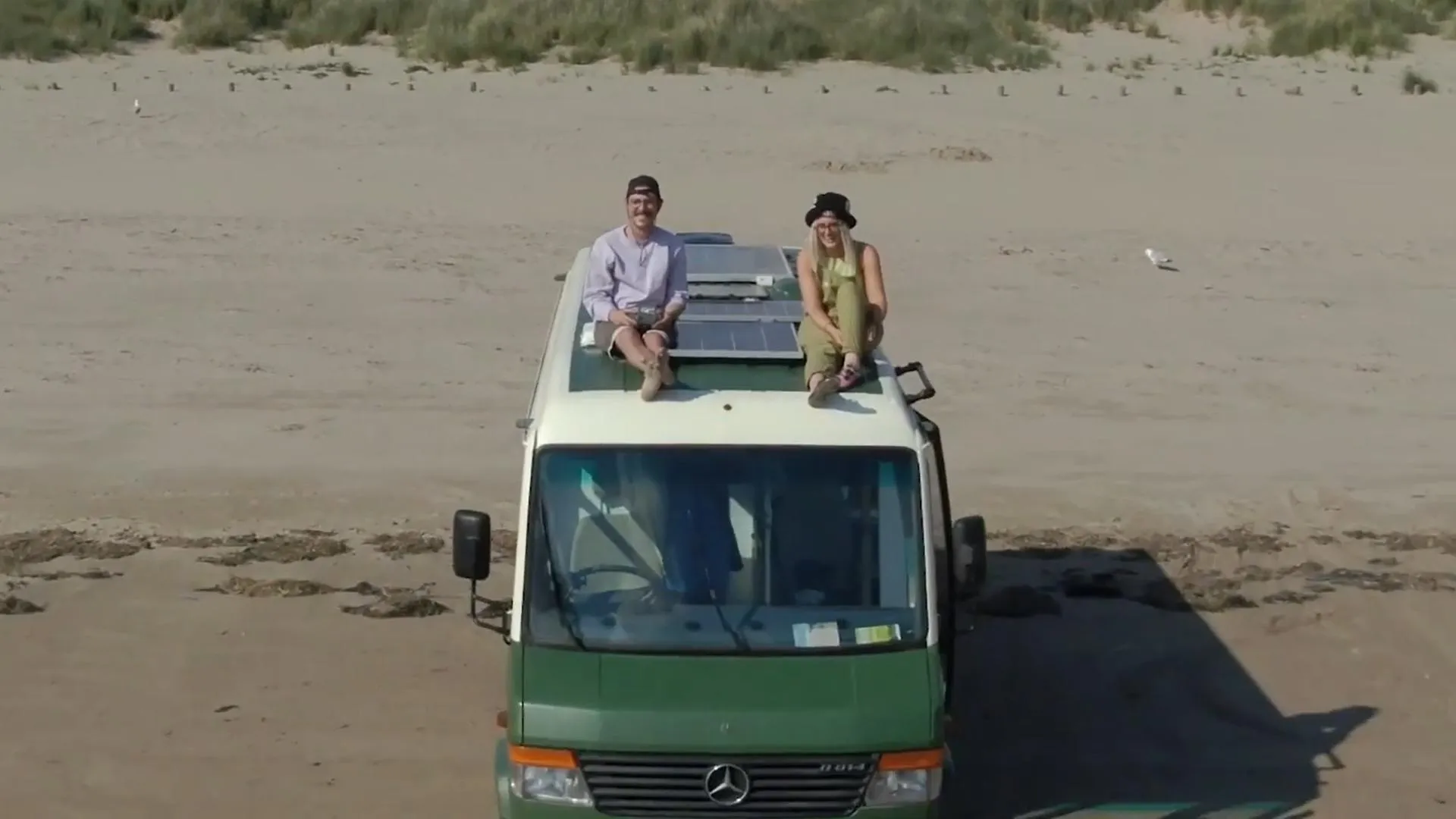 Пара, яка поїхала у відпустку у найдешевшому фургоні Пара, яка поїхала у відпустку у найдешевшому фургоні