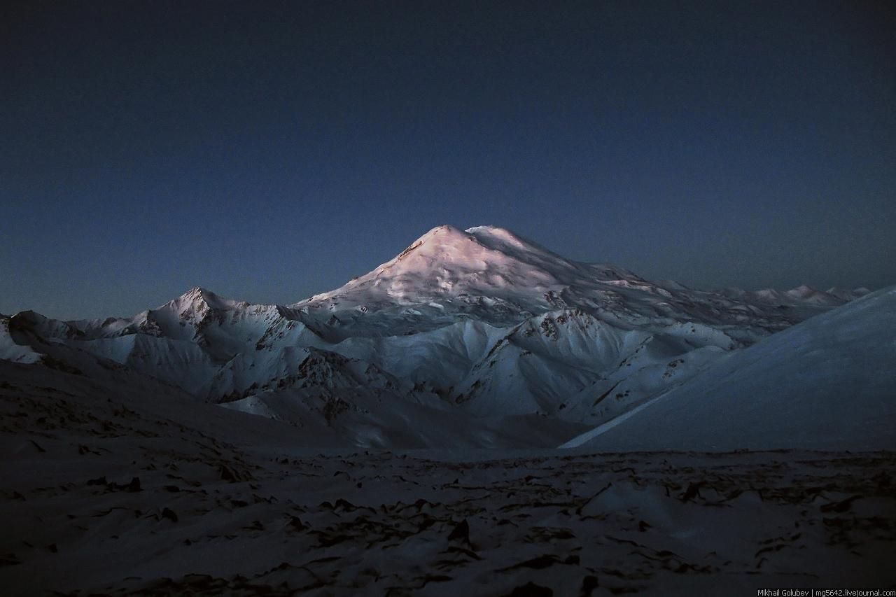 На Ельбрусі застрягла група альпіністів: п'ятеро з них загинули - 24 Канал