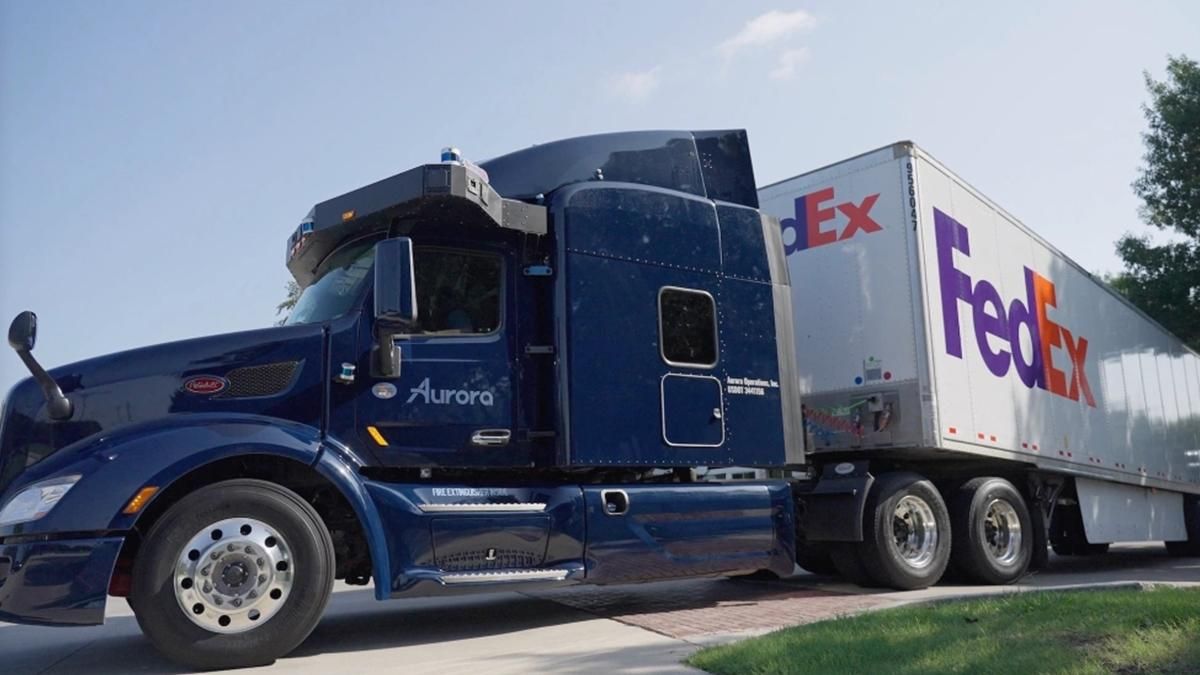 Беспилотные грузовики запустили в США для доставки почты