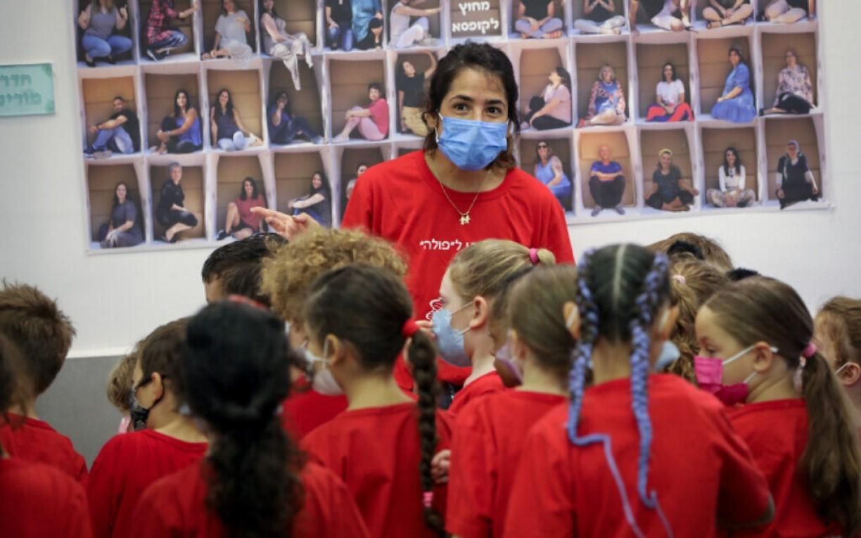 В Израиле невакцинированным учителям запретили работать в школе и не выплачивают зарплату В Израиле невакцинированным учителям запретили работать в школе и не выплачивают зарплату