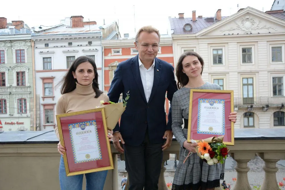 Серце зупинялось двічі за 10 хвилин: львівські студентки врятували життя пасажиру трамвая Серце зупинялось двічі за 10 хвилин: львівські студентки врятували життя пасажиру трамвая