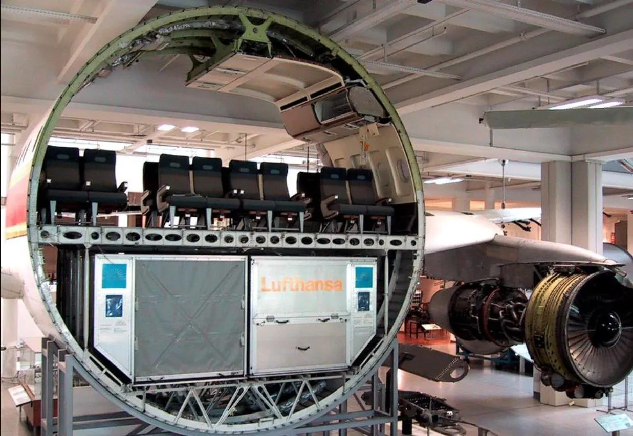 Як виглядає літак в розрізі Як виглядає літак в розрізі