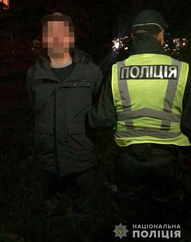 Грабіжники на Печерську, поліція затримала в ресторані іноземців Грабіжники на Печерську, поліція затримала в ресторані іноземців