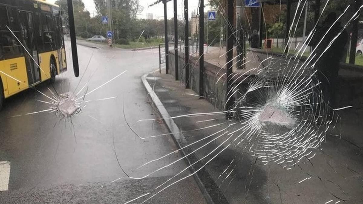 Нові автобуси не вийшли на маршрути після зухвалого нападу тітушок - Новини Києва сьогодні - Київ