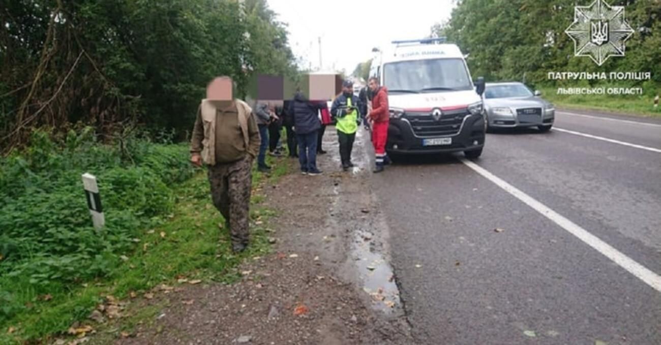 Уснул за рулем: водитель Mercedes сбил 15-летнего парня на обочине трассы Львов – Шегини