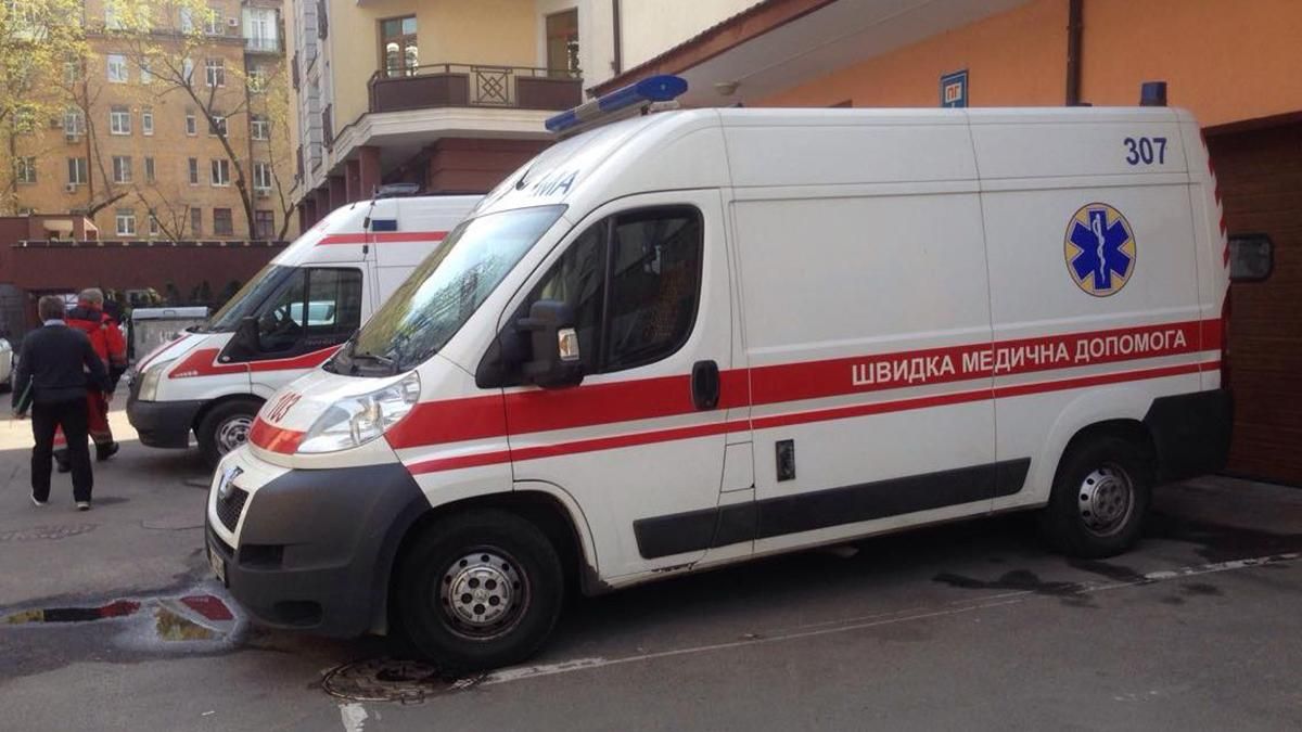 Напали на харківську швидку допомогу: чоловік бив водія та його авто - 24 Канал Напали на харківську швидку допомогу: чоловік бив водія та його авто - 24 Канал