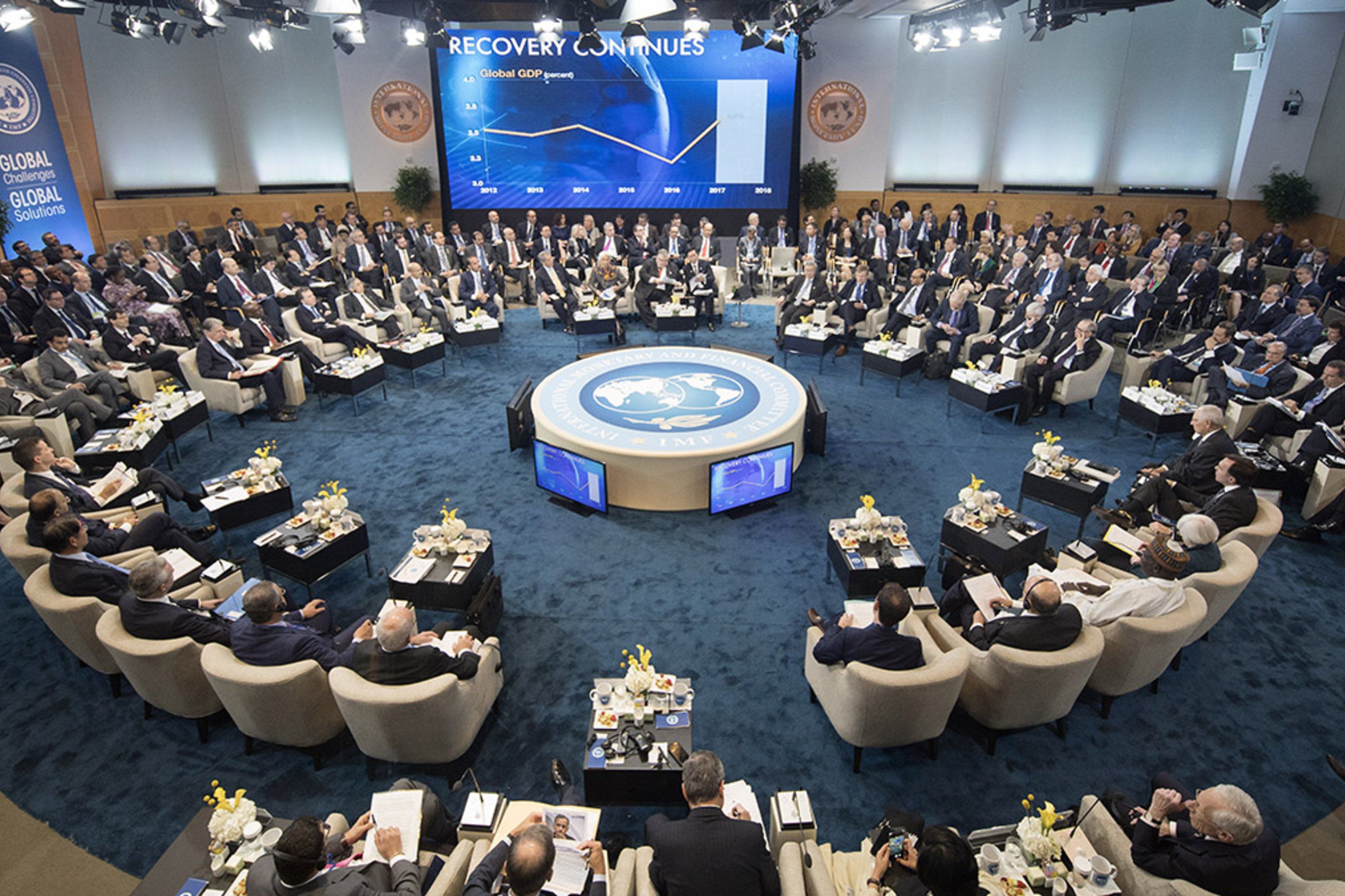Деньги в обмен на реформы: сотрудничество с МВФ повышает рейтинг Украины