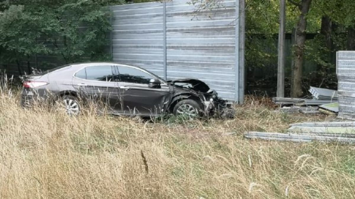 Водійка протаранила паркан держрезиденції в Конча-Заспі, бо заснула, – ЗМІ - Новини Київ - Київ Водійка протаранила паркан держрезиденції в Конча-Заспі, бо заснула, – ЗМІ - Новини Київ - Київ