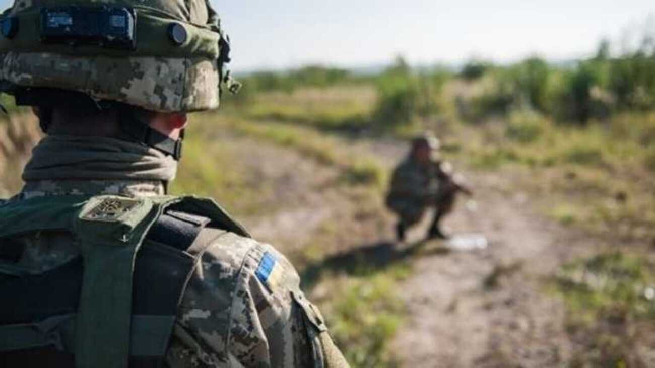 Били из запрещенного оружия: боевики ранили украинского военного на Донбассе Били из запрещенного оружия: боевики ранили украинского военного на Донбассе