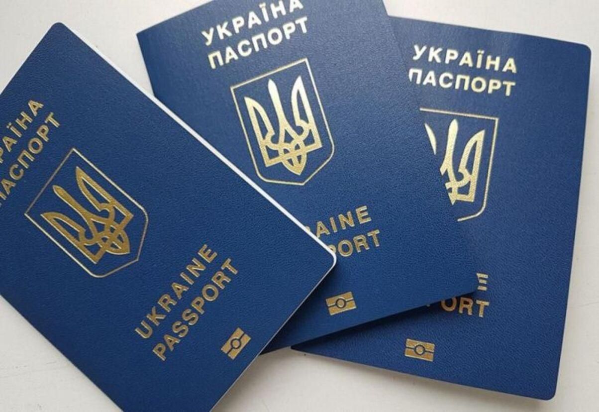 В Украине проверят написание имен в загранпаспортах