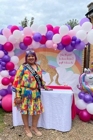 Вечірка на честь розлучення у стилі єдинорогів Вечірка на честь розлучення у стилі єдинорогів