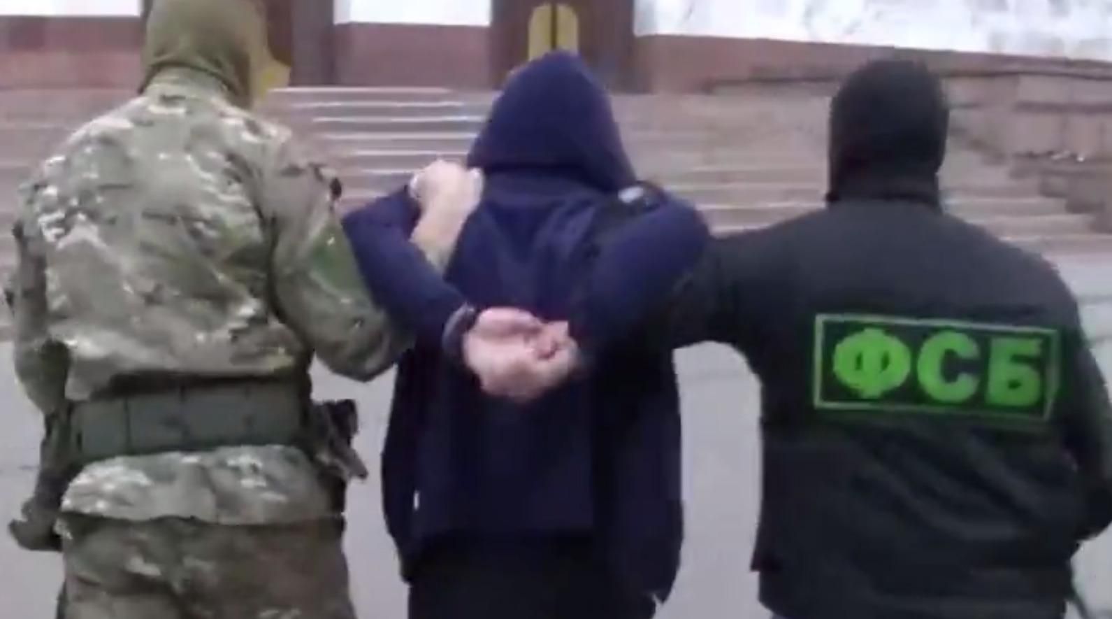 Нашли бомбу, националистов и портрет Бандеры: в России заявили о предотвращении "теракта" Нашли бомбу, националистов и портрет Бандеры: в России заявили о предотвращении "теракта"