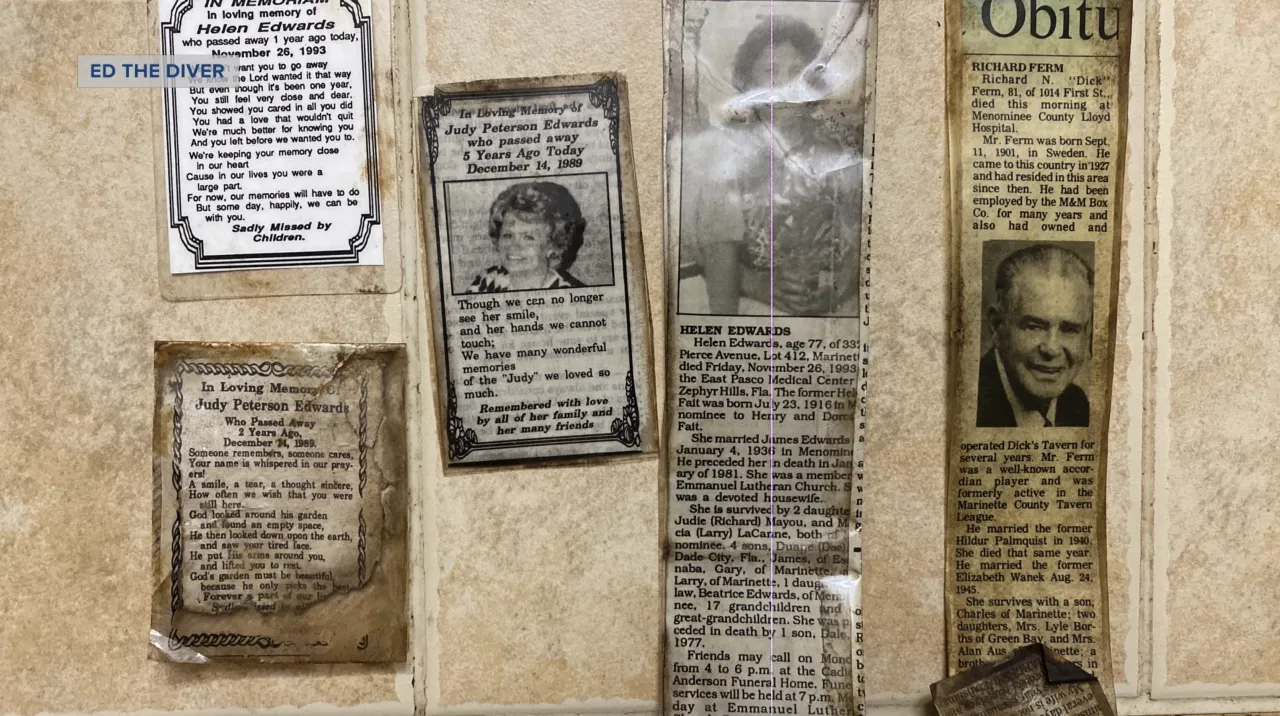 В одній коробці були заламіновані некрологи В одній коробці були заламіновані некрологи