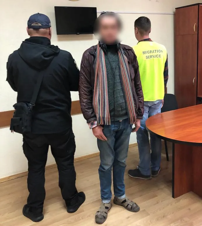 У львівському ТРЦ місяць жив іспанець, переховуючись від поліції