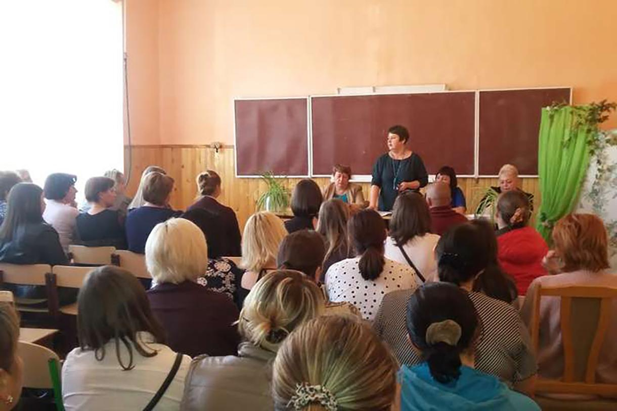 У школі на Полтавщині зацькували маму учня, яка не прийшла на батьківські збори - Новини Полтава - Освіта