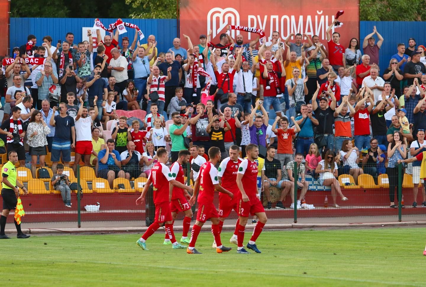 В кальянній побачимо когось – ї*ало будемо бити, – фанати Кривбасу футболістам після розгрому - Спорт 24 В кальянній побачимо когось – ї*ало будемо бити, – фанати Кривбасу футболістам після розгрому - Спорт 24