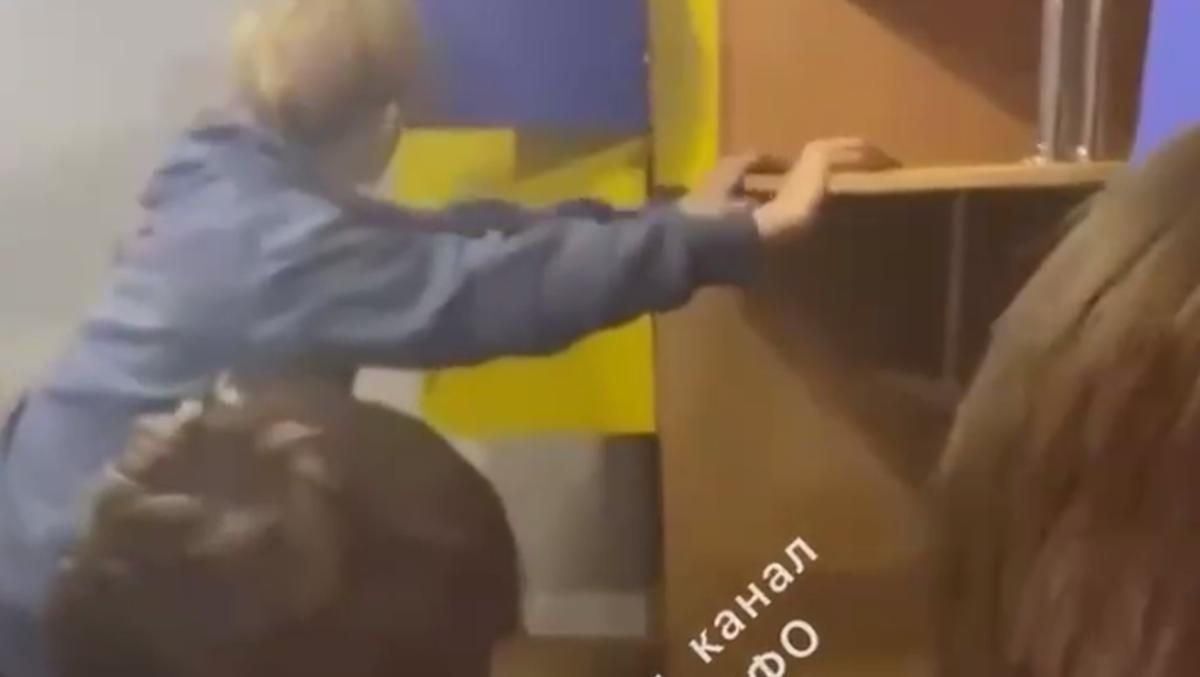 В Одесі підлітки розтрощили орендовану квартиру заради відео та розваг - Україна новини - 24 Канал В Одесі підлітки розтрощили орендовану квартиру заради відео та розваг - Україна новини - 24 Канал