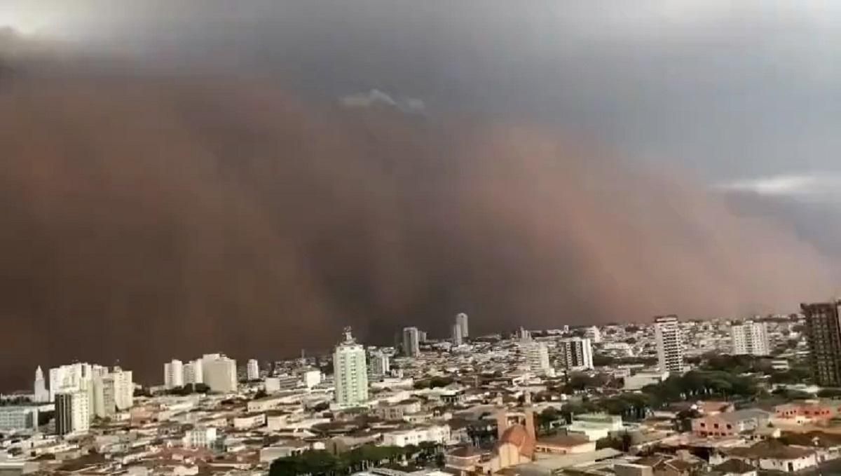 Стало темно, як уночі: Бразилію накрила піщана буря – моторошні відео та фото - 24 Канал