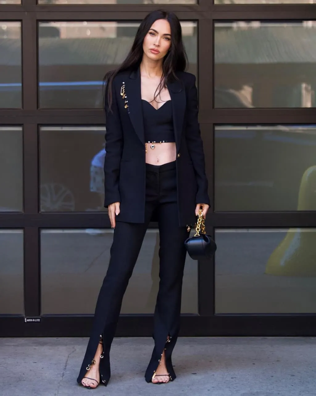 Меган Фокс у стильному костюмі Меган Фокс у стильному костюмі