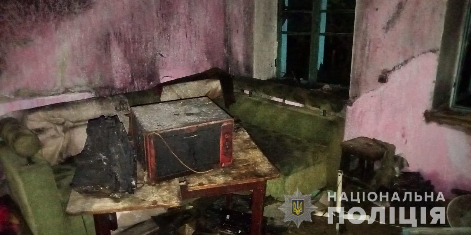 На Одещині підлітки підпалили будинок батька-одинака задля розваги: моторошні фото - Україна новини - 24 Канал