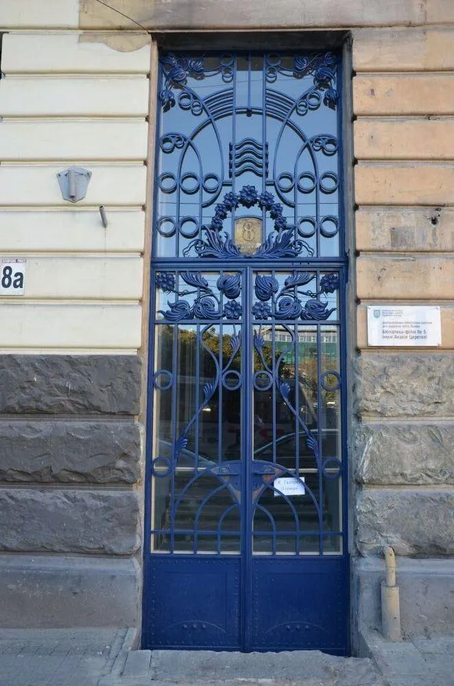 У Львові відновили історичну металеву браму: чарівні фото