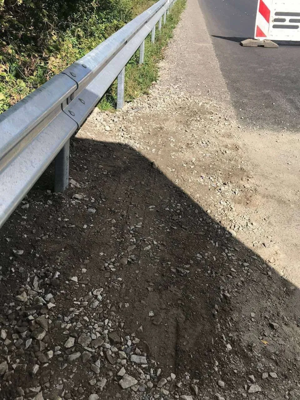 На Львівщині утворилося півметрове провалля на відремонтованій трасі На Львівщині утворилося півметрове провалля на відремонтованій трасі