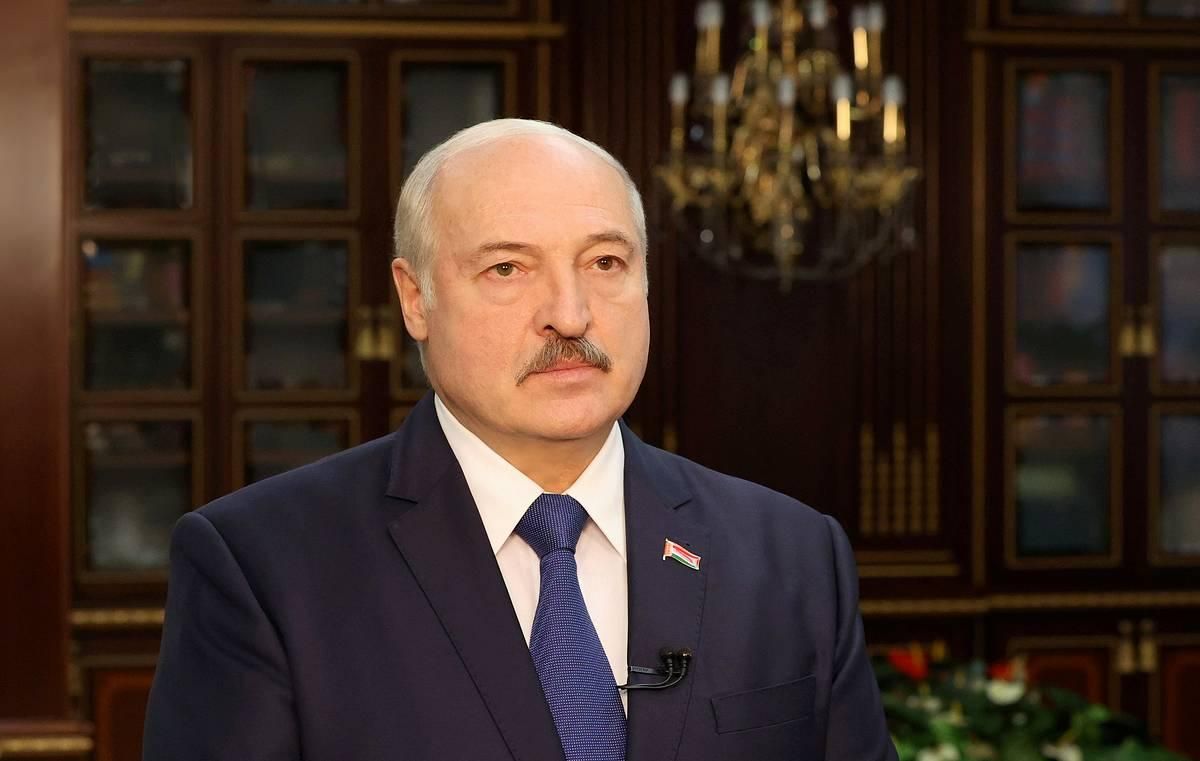 Лукашенко надумав змінити конституцію, щоб не дати опозиції прийти до влади - 24 Канал Лукашенко надумав змінити конституцію, щоб не дати опозиції прийти до влади - 24 Канал