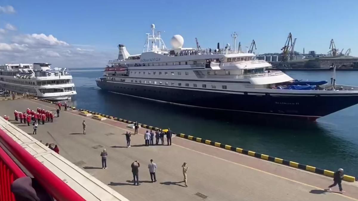 В Одессу впервые за 2 года прибыл круизный лайнер с иностранцами