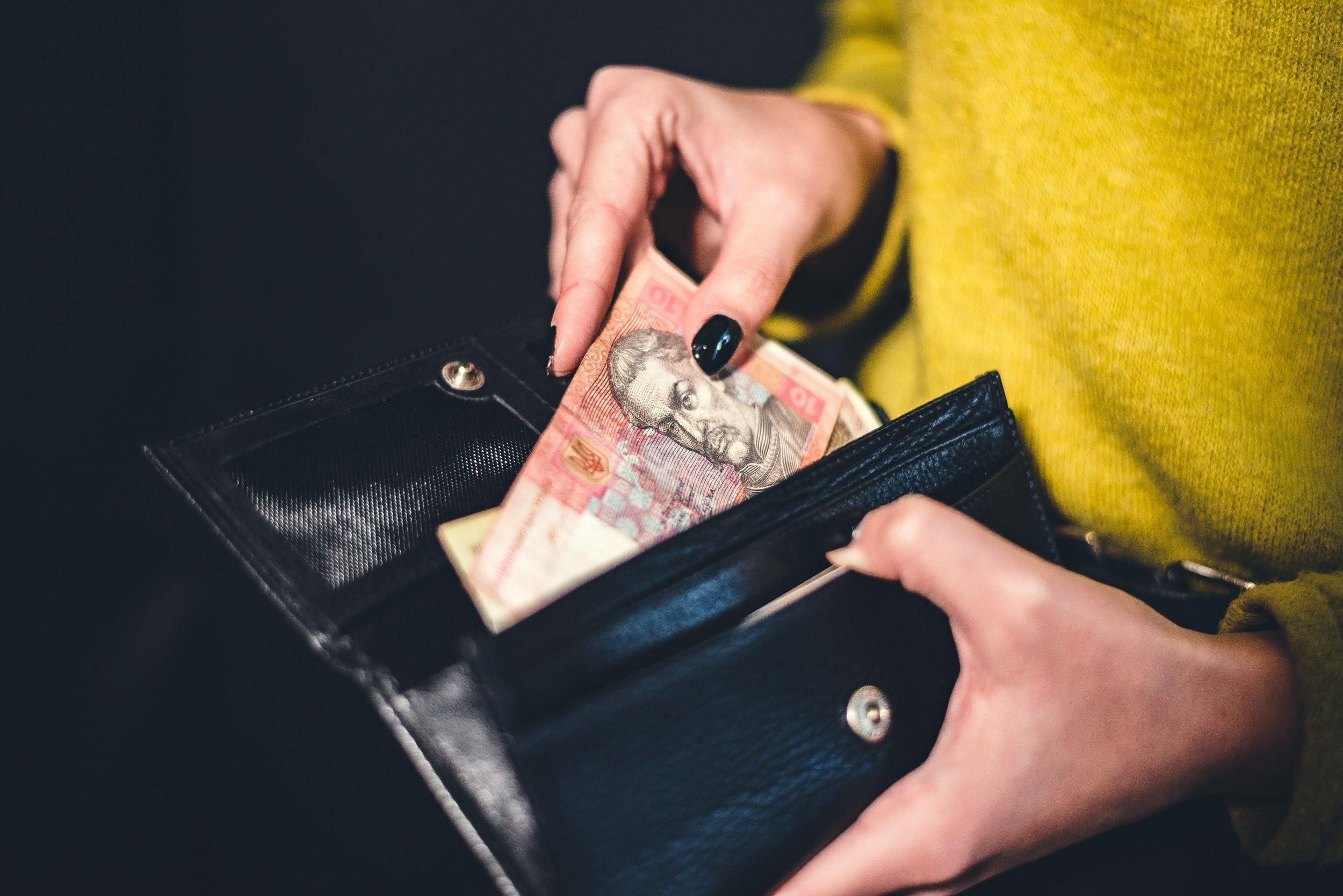 В августе реальная зарплата украинцев в годовом измерении выросла на 10,9% В августе реальная зарплата украинцев в годовом измерении выросла на 10,9%