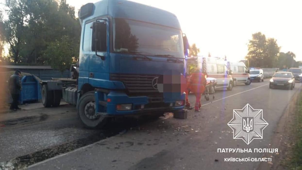 У Козині легковик влетів у вантажівку: є загиблі та потерпілі – фото та відео з місця трагедії - Київ