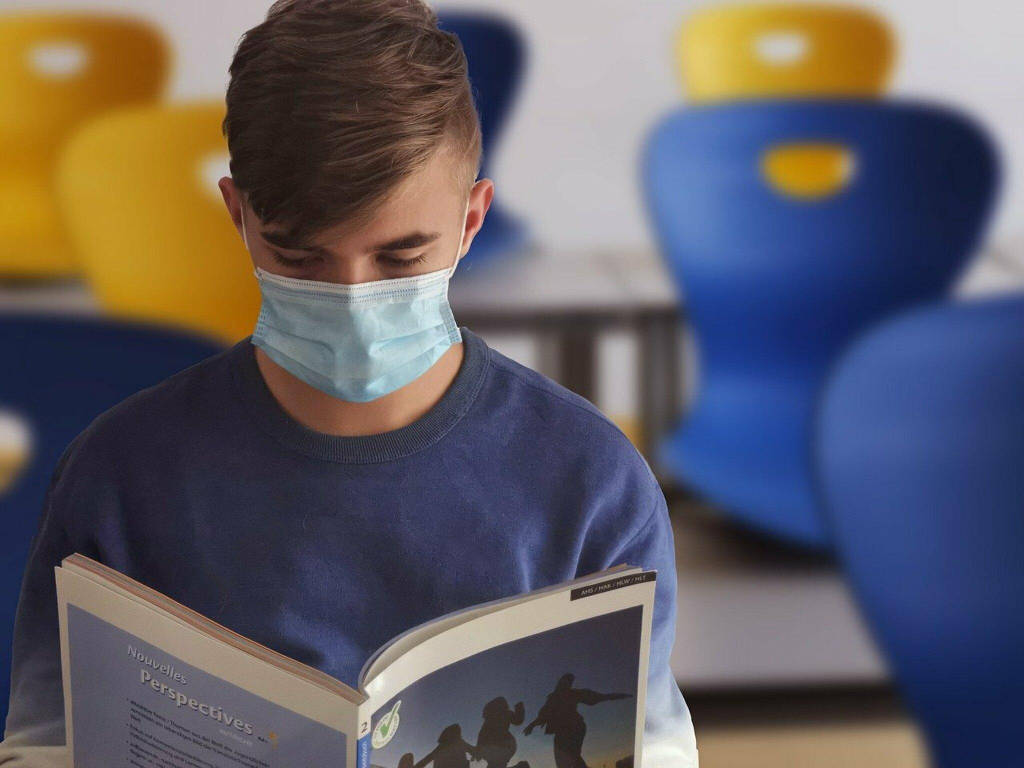 Діти частіше хворіють на коронавірус: як вберегти учнів від зараження в школі - Україна новини - Освіта
