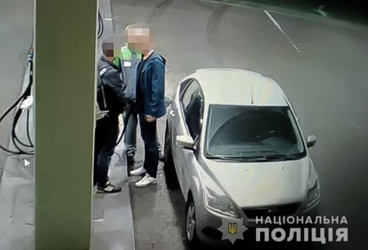 У Києві на заправці на смерть забили чоловіка напідпитку: відео інциденту 18+ - Київ