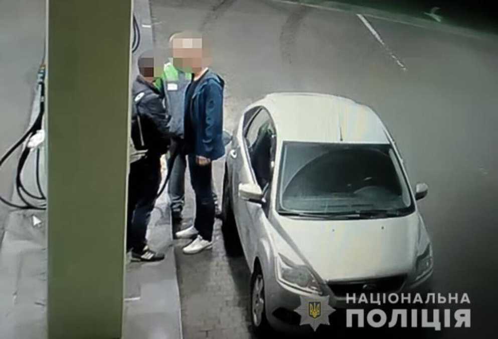 В Киеве на заправке насмерть забили мужчину в подпитии: видео инцидента 18+  - novosti-kieva - Киев