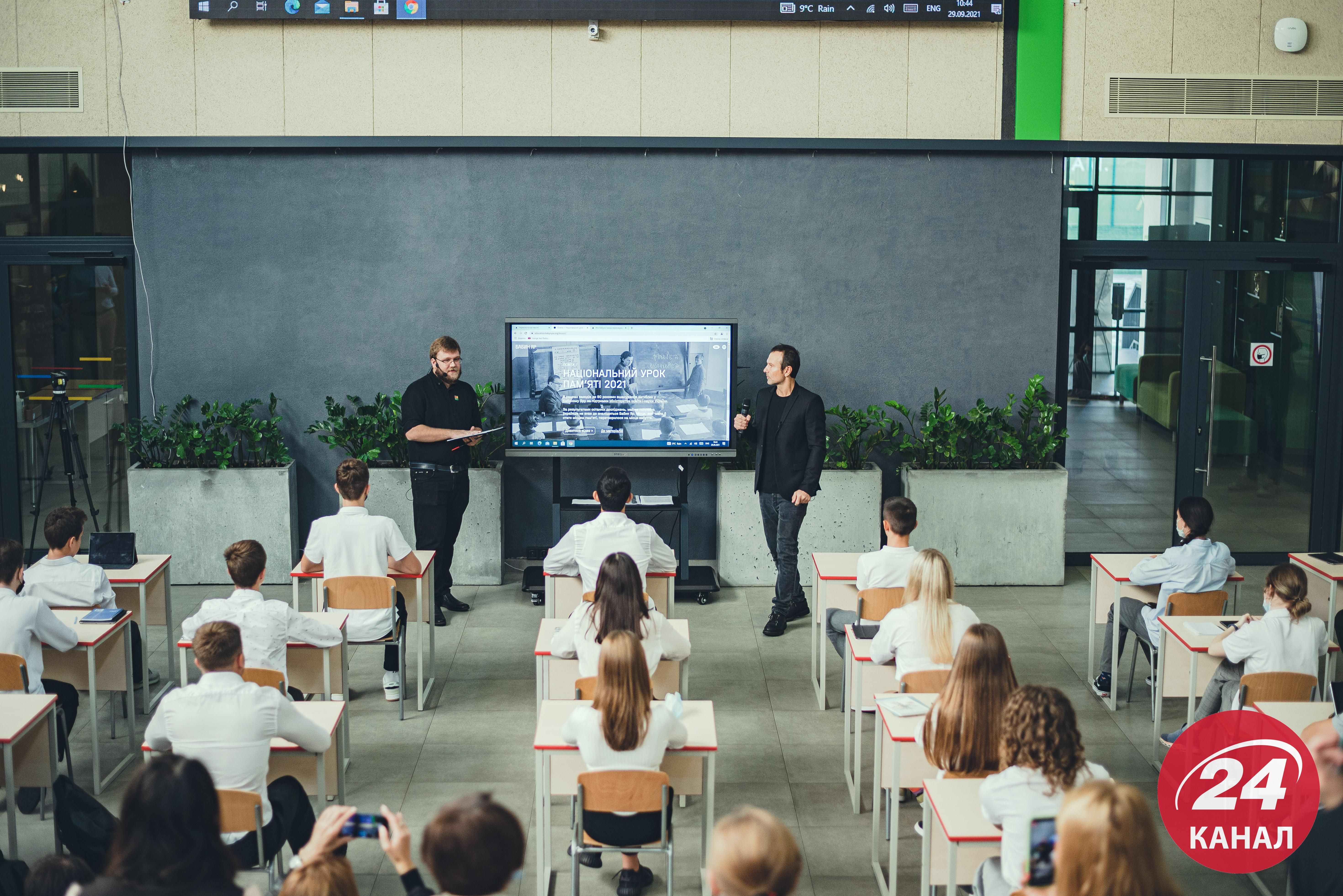 В усіх школах України проходить національний урок пам’яті трагедії Бабиного Яру: відео - Україна новини - Освіта В усіх школах України проходить національний урок пам’яті трагедії Бабиного Яру: відео - Україна новини - Освіта