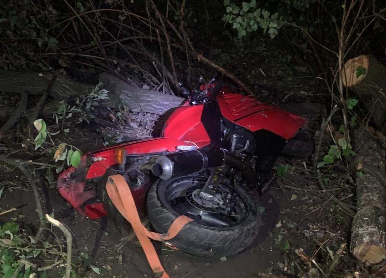 На Львовщине разбился 16-летний мотоциклист: жуткие фото с места события На Львовщине разбился 16-летний мотоциклист: жуткие фото с места события