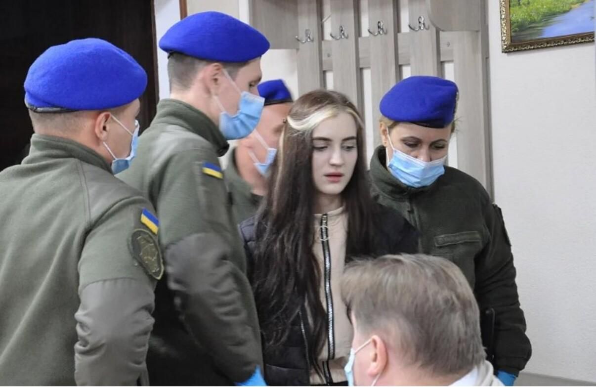 Девушка, которая застрелила инструктора в тире, попыталась наложить на себя руки Девушка, которая застрелила инструктора в тире, попыталась наложить на себя руки