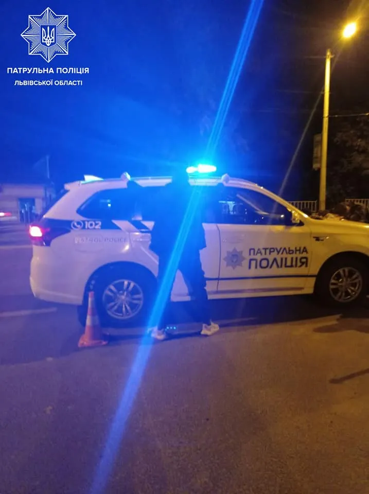 Попросили розміняти гроші: у Львові грабіжники напали на чоловіка з ножем Попросили розміняти гроші: у Львові грабіжники напали на чоловіка з ножем