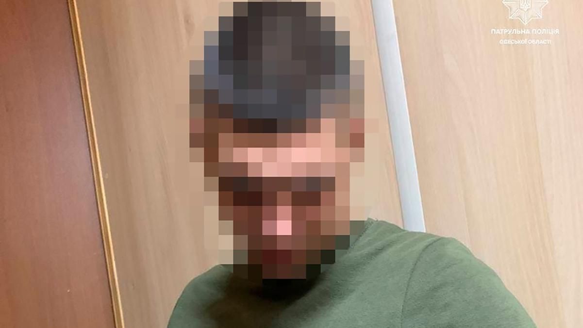 П'яний підліток розмахував пістолетом і погрожував людям посеред вулиці в Одесі - Новини Одеси - 24 Канал П'яний підліток розмахував пістолетом і погрожував людям посеред вулиці в Одесі - Новини Одеси - 24 Канал