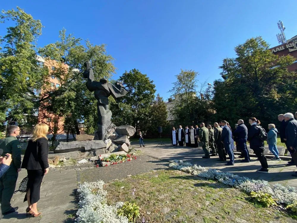 У Львові вшанували роковини трагедії Бабиного Яру У Львові вшанували роковини трагедії Бабиного Яру