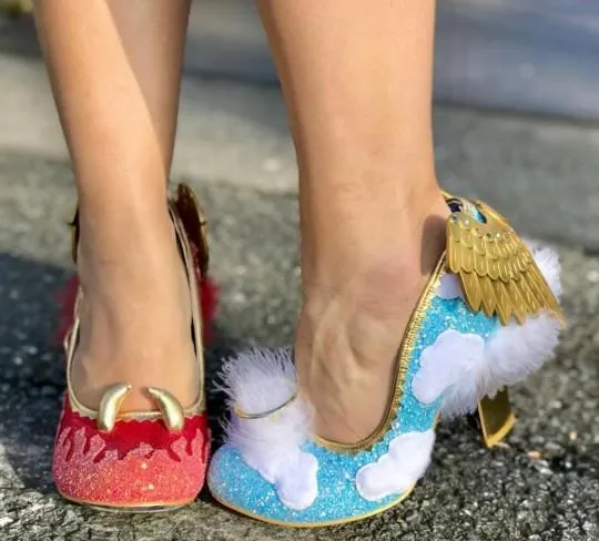 Вчителька зібрала колекцію з 500 пар химерного взуття Вчителька зібрала колекцію з 500 пар химерного взуття