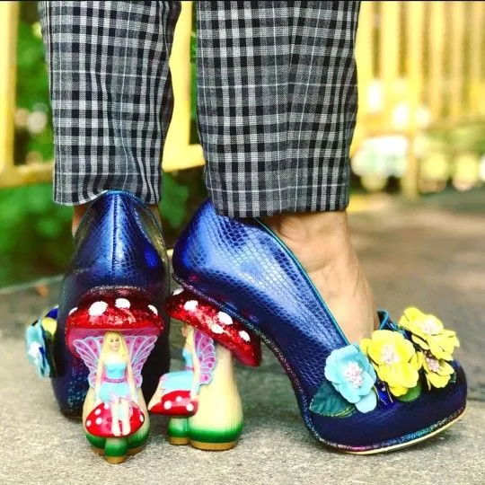 Вчителька зібрала колекцію з 500 пар химерного взуття Вчителька зібрала колекцію з 500 пар химерного взуття