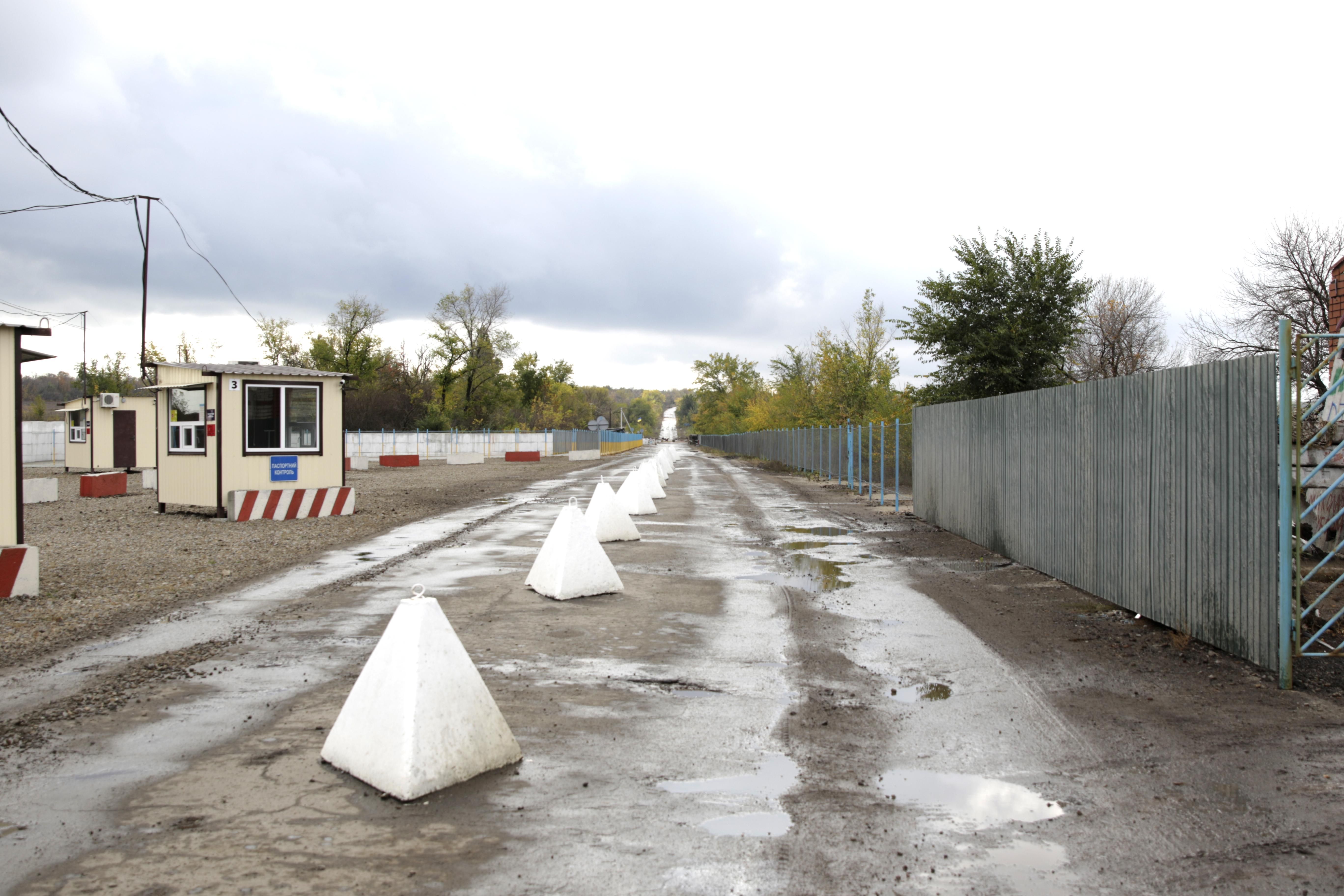 На Донбассе нацгвардейцы остановили авто, нашпигованное оружием и патронами На Донбассе нацгвардейцы остановили авто, нашпигованное оружием и патронами