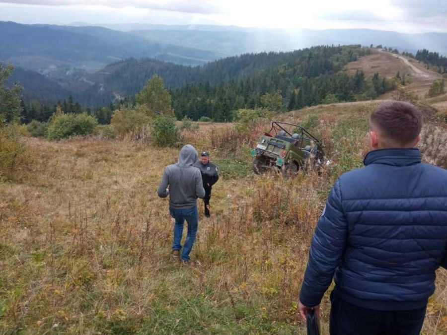 В горах на Львовщине перевернулась машина с туристами В горах на Львовщине перевернулась машина с туристами