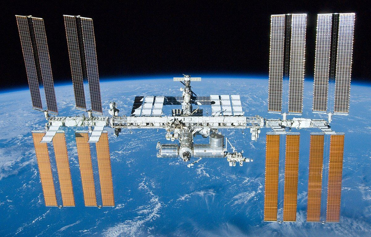 Наукові експерименти українських школярів тестуватимуть на космічній станції на орбіті, – МОН - Новини технологій - Освіта