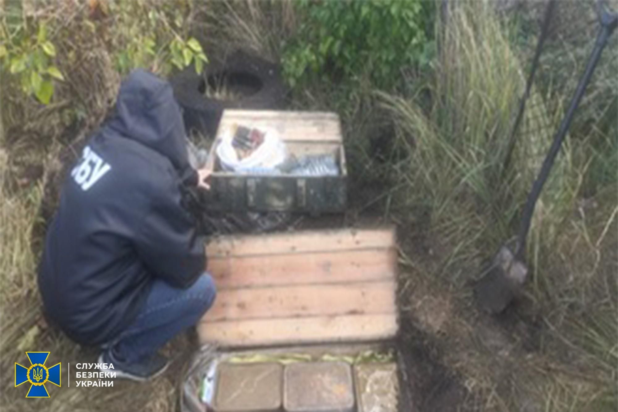 Готували диверсії: СБУ виявила схрони бойовиків з арсеналами - Свіжі новини Луганська - 24 Канал Готували диверсії: СБУ виявила схрони бойовиків з арсеналами - Свіжі новини Луганська - 24 Канал