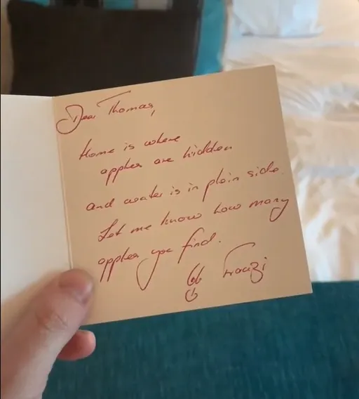 У готелі відвідувачу написали милу записку