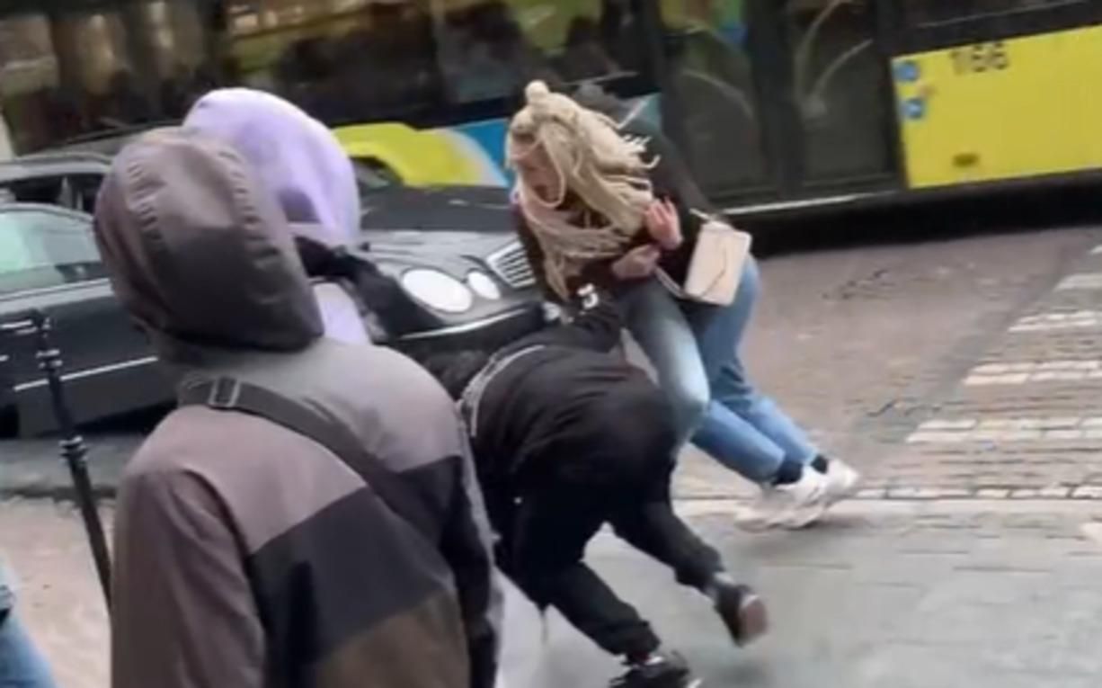 Львовские блогеры ради видео устроили похищение девушки Львовские блогеры ради видео устроили похищение девушки