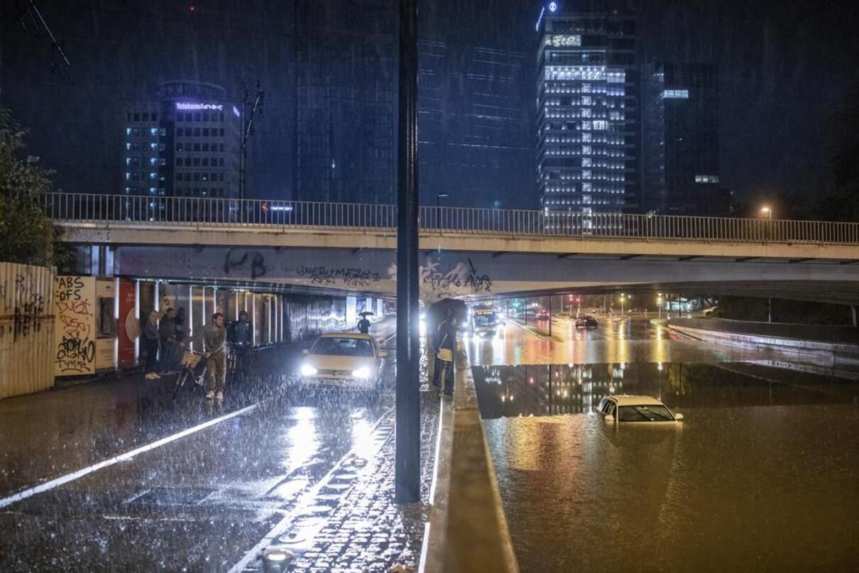 Аномальна злива затопила вулиці столиці Словенії - 24 Канал