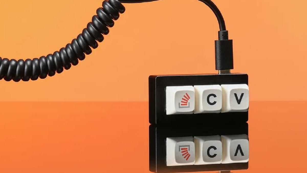 В продажу поступила клавиатура всего с тремя кнопками – что она делает В продажу поступила клавиатура всего с тремя кнопками – что она делает