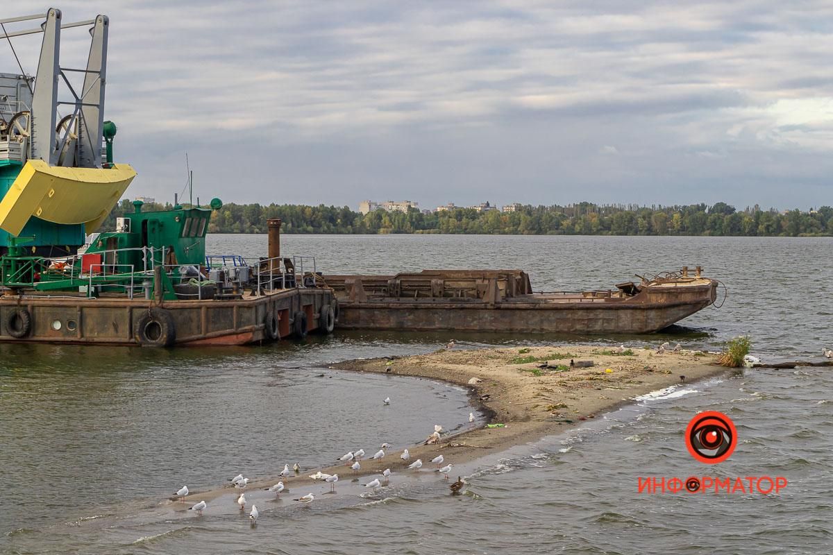 В Днепре ликвидируют новый остров: видео с места В Днепре ликвидируют новый остров: видео с места